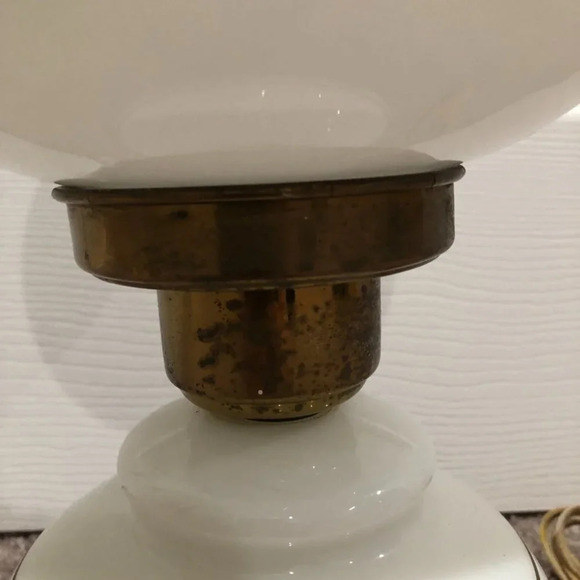 Vintage Milk glass Green leaf Hurricane Parlor Lamp Gone With The Wind style - Picture 4 of 12